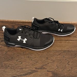 NWOT- Men’s Under Armour Charged Running Shoes 11.5
